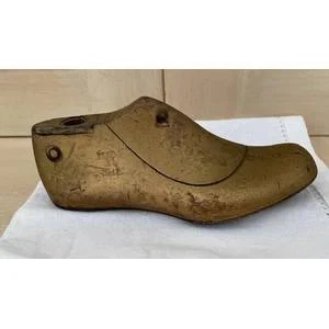 Antique Child's Wooden Shoe Last size 8/5 - Made in England - GAMBLE - Steel sole - Rare Find!