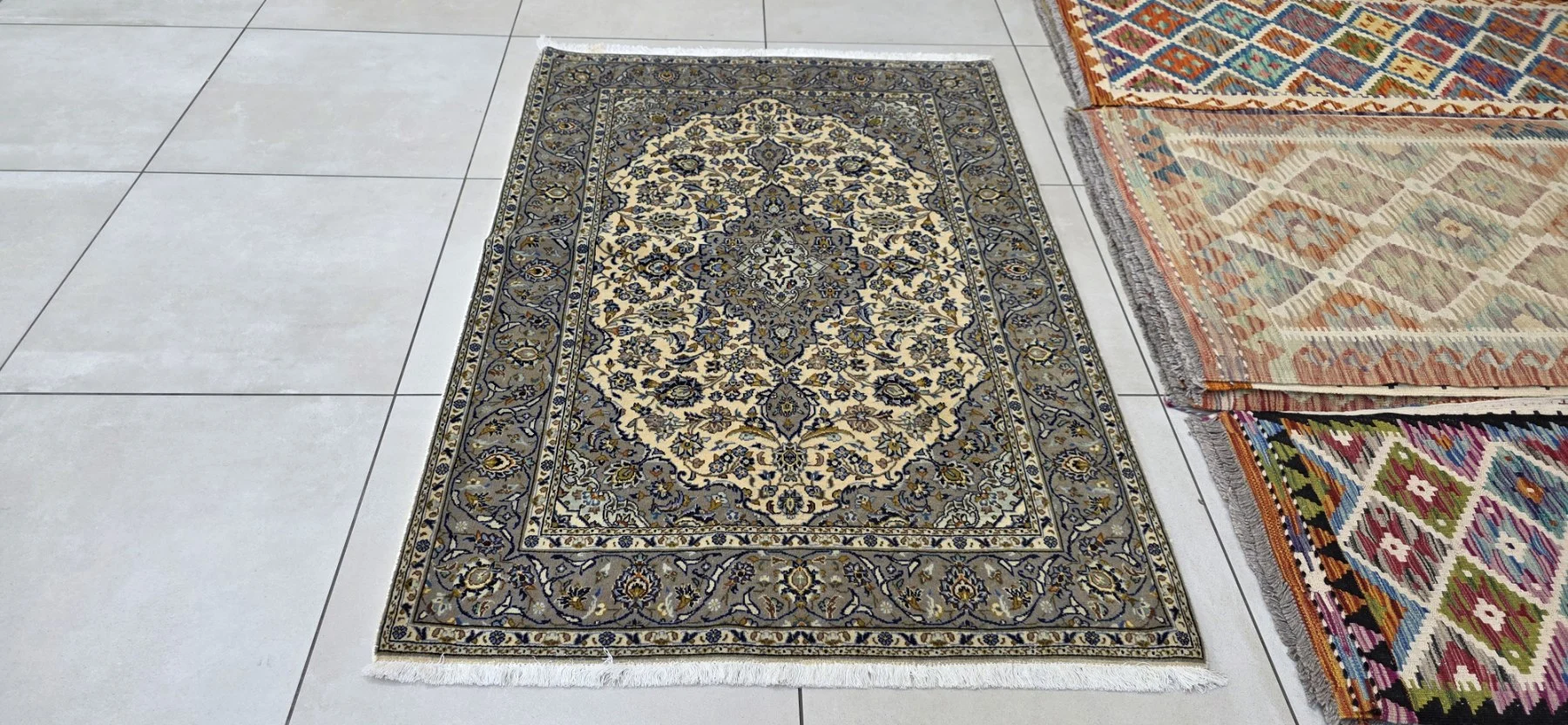 Fine Persian Kashan Carpet 167cm x 112cm Hand knotted