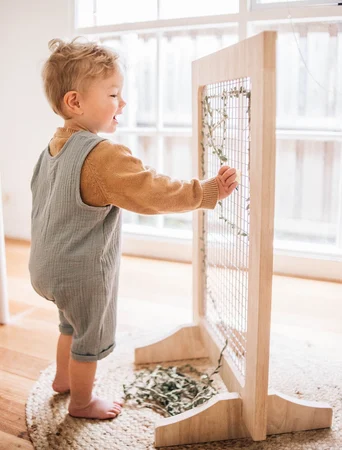 Qtoys Weaving Station